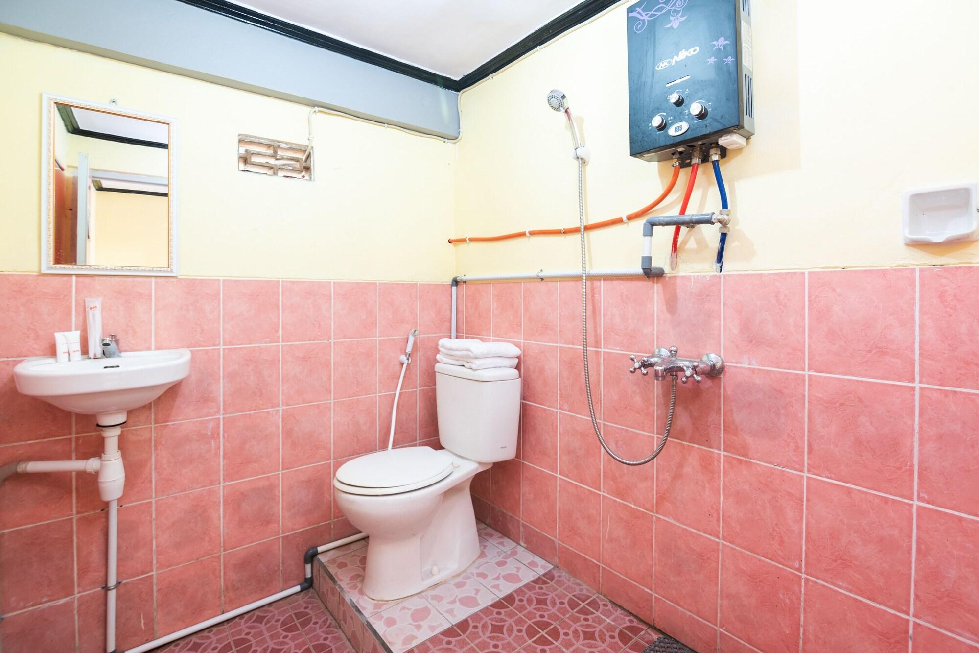 Oyo 1852 Intan Bromo Homestay Pasuruan Eksteriør billede