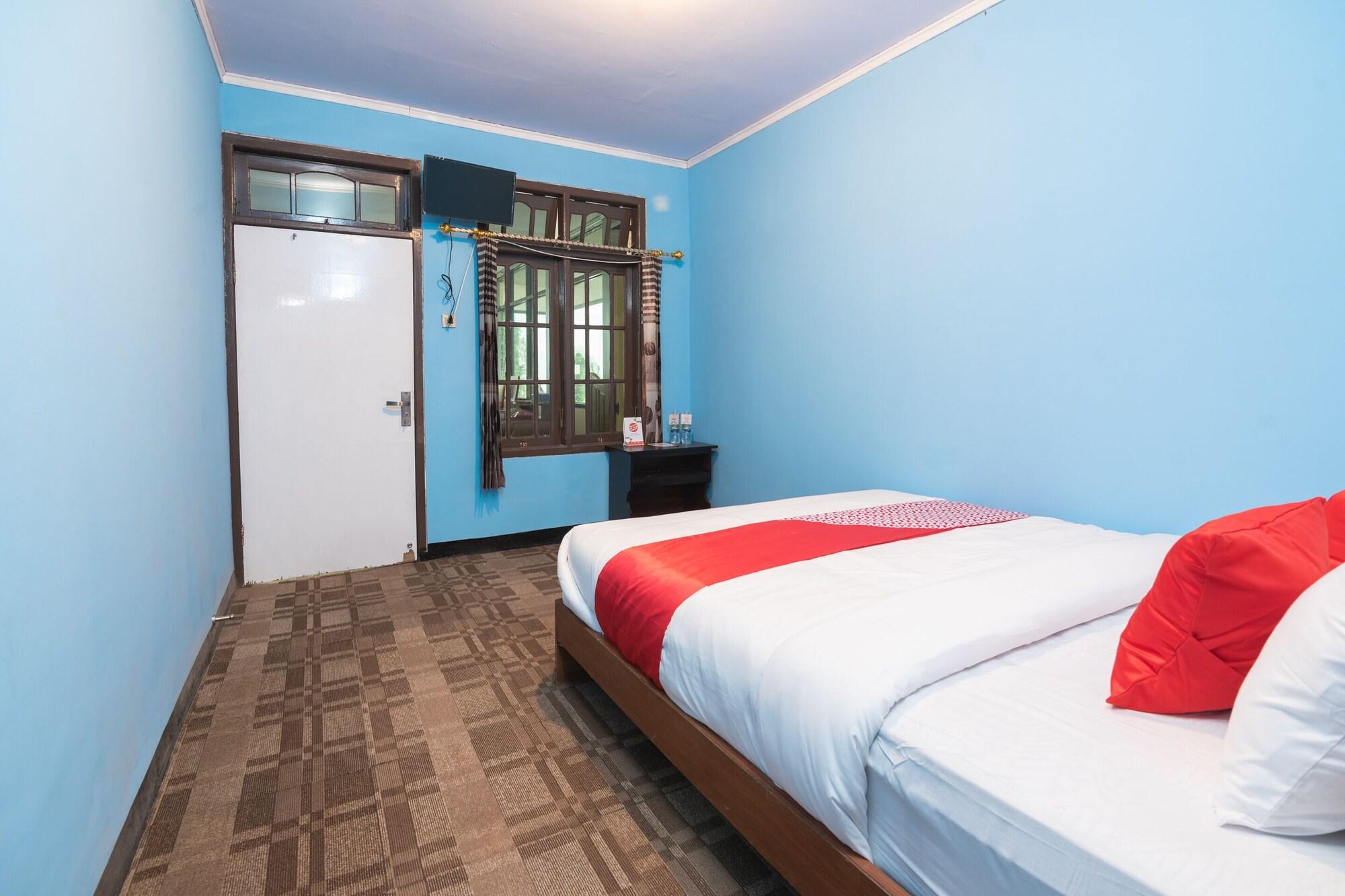 Oyo 1852 Intan Bromo Homestay Pasuruan Eksteriør billede