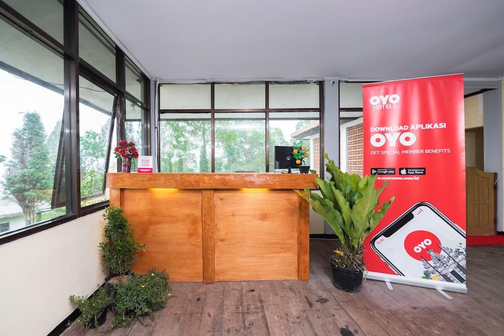 Oyo 1852 Intan Bromo Homestay Pasuruan Eksteriør billede