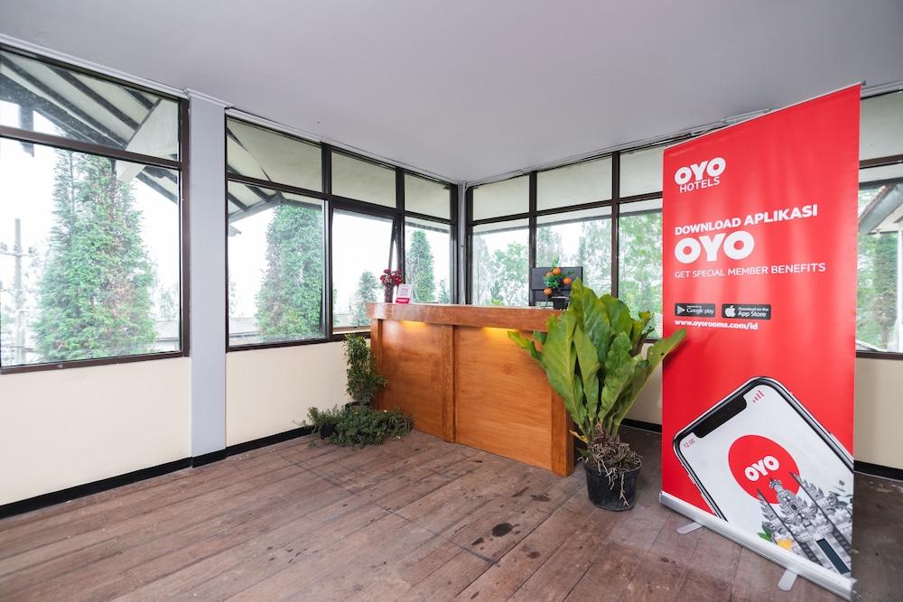Oyo 1852 Intan Bromo Homestay Pasuruan Eksteriør billede