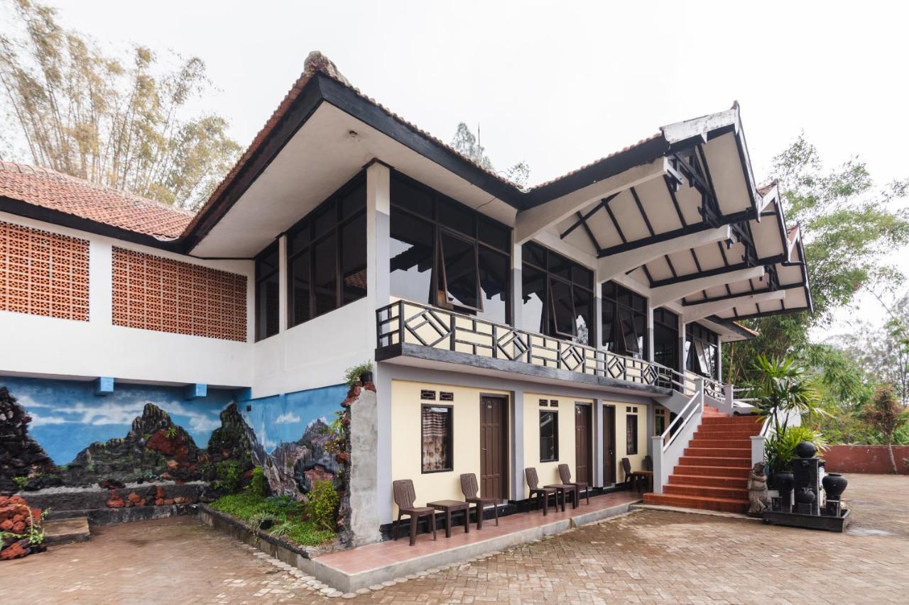 Oyo 1852 Intan Bromo Homestay Pasuruan Eksteriør billede