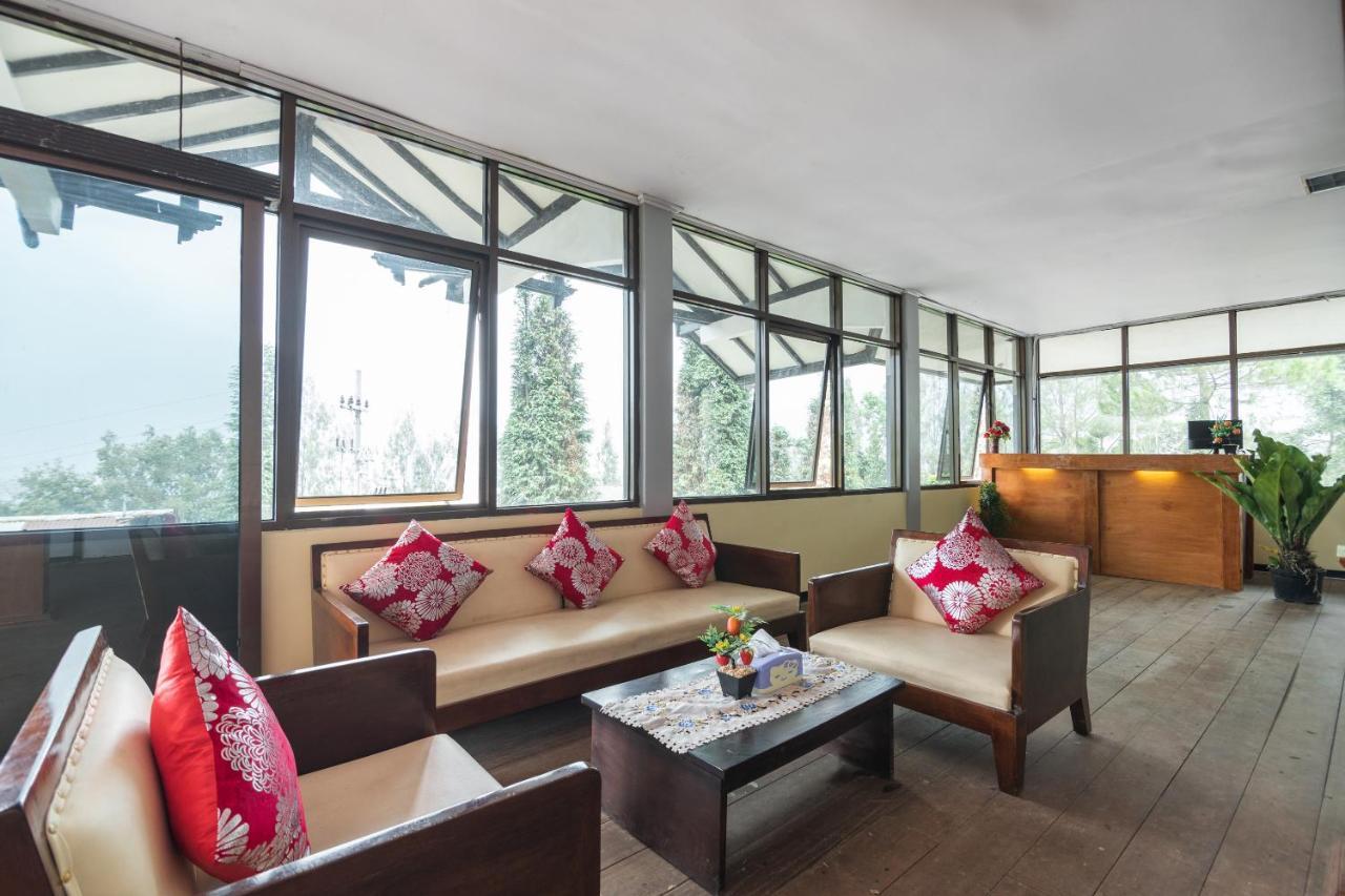 Oyo 1852 Intan Bromo Homestay Pasuruan Eksteriør billede